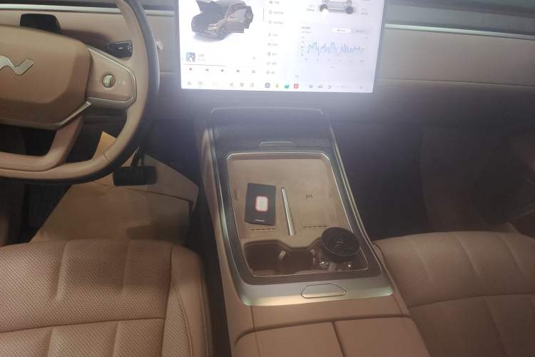 Used ONVO Luxeed L90 2025 Model—Pro Six-Seater Version Gear Lever