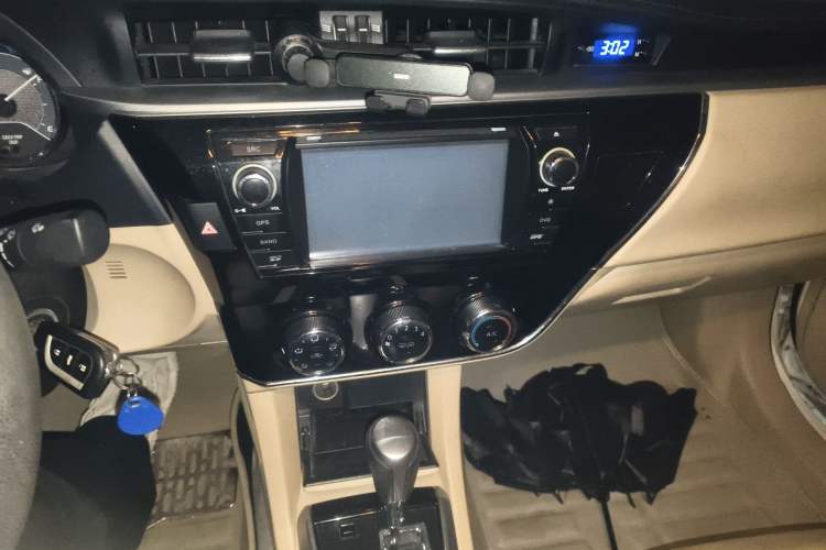 Used Toyota Corolla 2014 1.6L CVT GL Audio And AC Panel