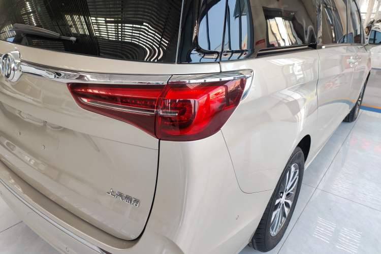 Used Buick GL8 2022 ES Landtrek 653T Luxury Edition