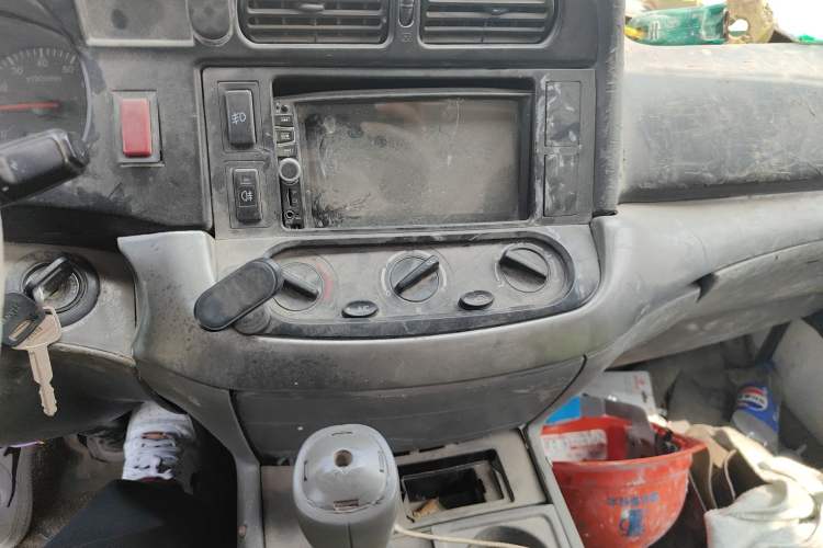 Used Jinbei Hiace 2011 2.0L 5th Generation Kuaiyunwang Standard Version 4G19 Audio And AC Panel