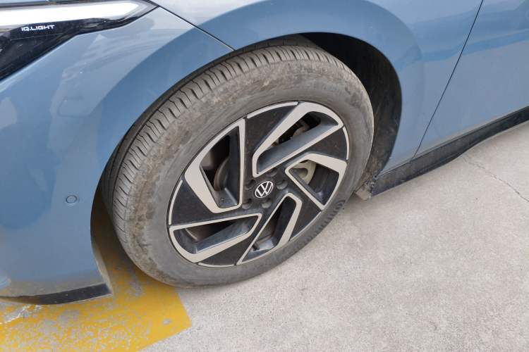 Used Volkswagen ID.7 VIZZION 2024 PRO Model Left Front Wheel Hub