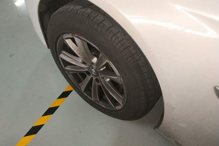 Used BMW 5 Series 2014 520Li Elegant Model
