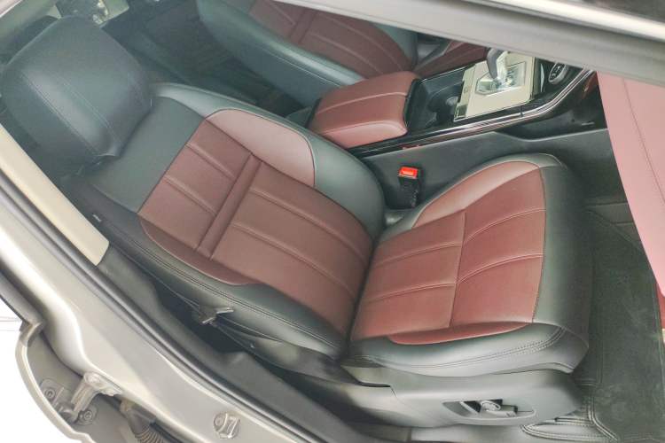 Used Land Rover Range Evoque 2023 Aurora L 249 PS Luxury Edition
