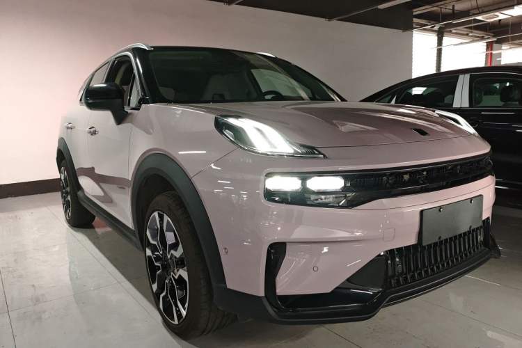 Used Lynk & Co 06 2023 Remix 1.5T Shero Front Right 45 Deg