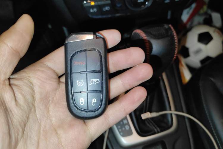 Used Jeep Cherokee 2016 2.4L Leading Smart Version
