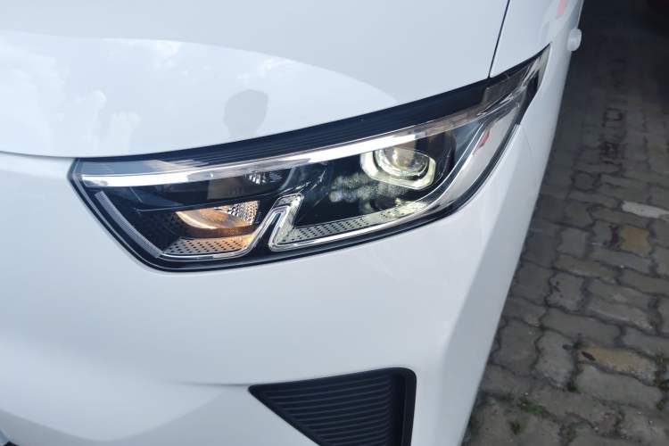 Used Wuling Yangguang 2024 300KM Comfort Version Passenger Van 75kW