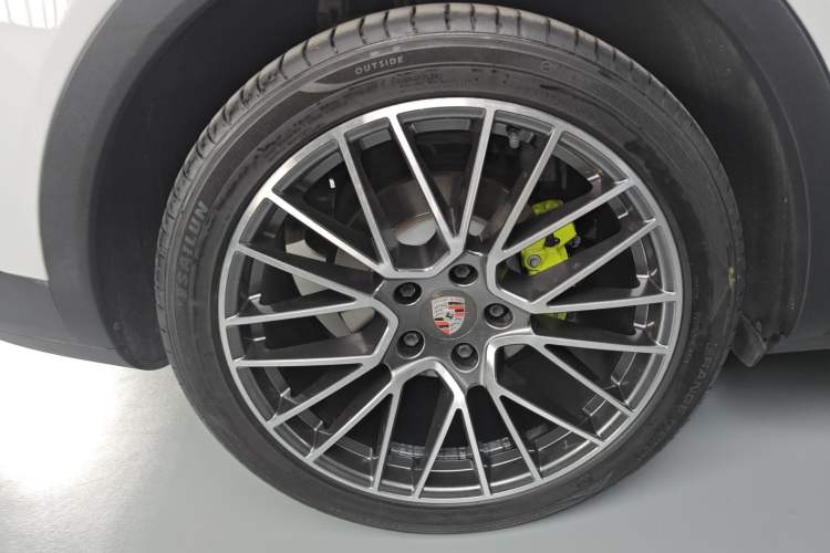 Used Porsche Cayenne E-Hybrid 2021 Cayenne E-Hybrid 2.0T Right Rear Wheel Hub