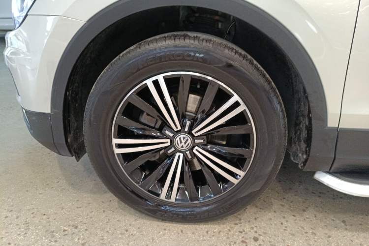 Used Volkswagen Tiguan L 2020 330TSI Automatic Two-Wheel Drive Panoramic Comfort Edition China VI Standard