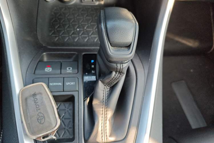 Used Toyota RAV4 2021 2.0L CVT Two-Wheel Drive Fashion Edition
