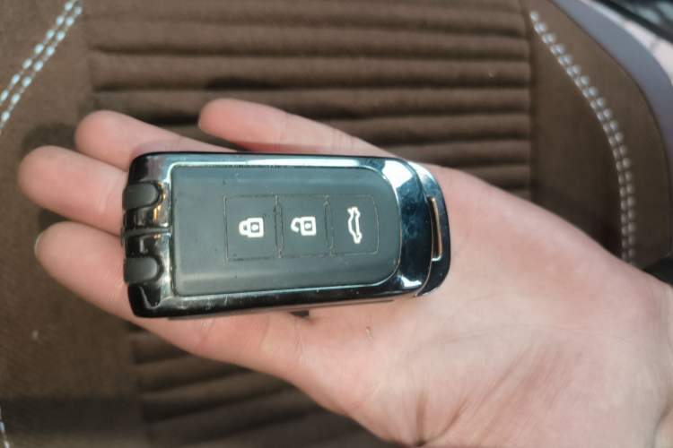 Used Mitsubishi Outlander 2019 2.0L Two-Wheel Drive Comfort Edition 5 Seats China V Standard Vehicle Key