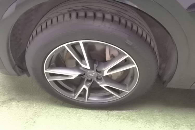 Used Audi Q5L 2020 Updated 40 TFSI Prestige Fashion Edition Left Front Wheel Hub