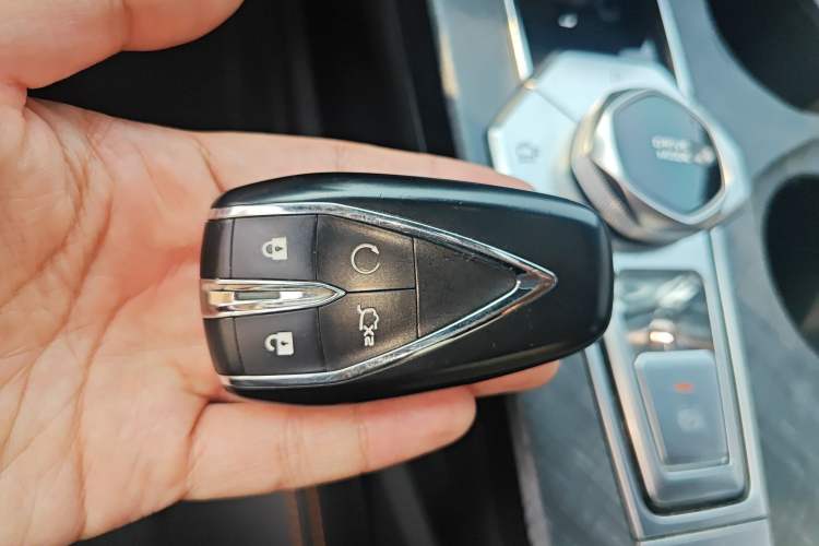 Used Changan UNI-V 2022 1.5T Prestige Version