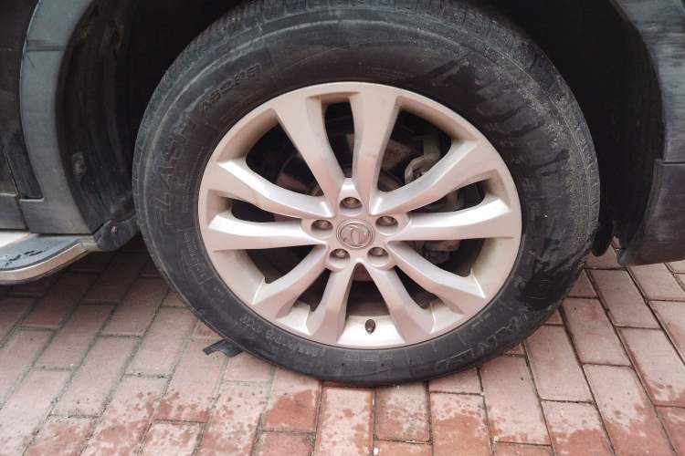 Used Dongfeng Aeolus AX7 2015 2.0L Manual Zhiyi Trim
