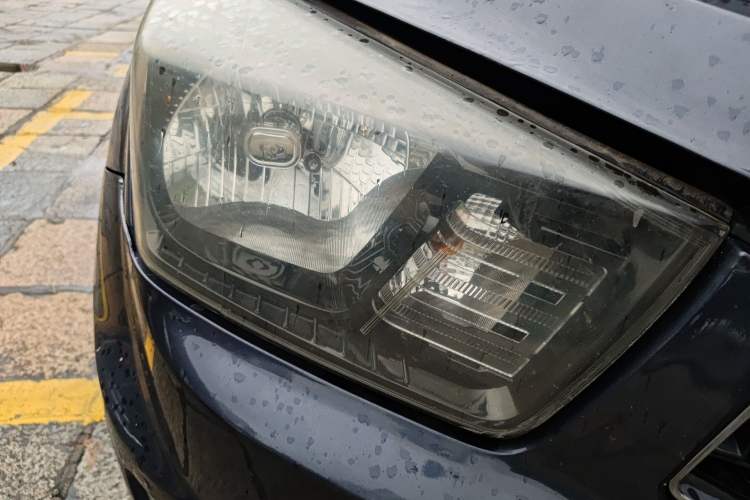 Used SsangYong Actyon 2014 2.3L Two-Wheel Drive Manual Transmission Entry-Level Gasoline Version