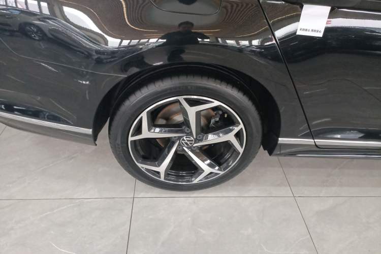 Used Volkswagen Magotan 2023 2 Million Units Limited Edition 330TSI DSG Leading Version Right Rear Wheel Hub