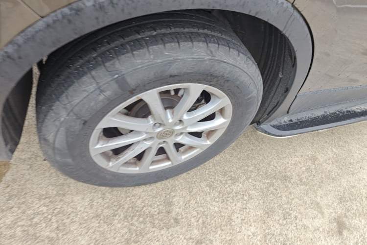 Used Buick Envision 2016 20T Two-Wheel-Drive Elite Model Right Rear Wheel Hub