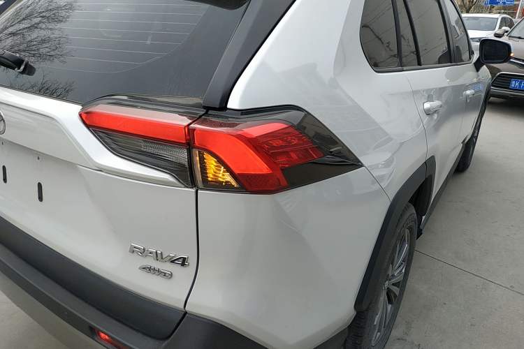 Used Toyota RAV4 2023 2.0L CVT Two-Wheel Drive Fashion Plus Edition
