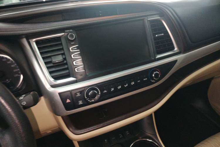 Used Toyota Highlander 2018 2.0T Four-Wheel Drive Elite Edition 7 Seats China VI Standard Audio And AC Panel