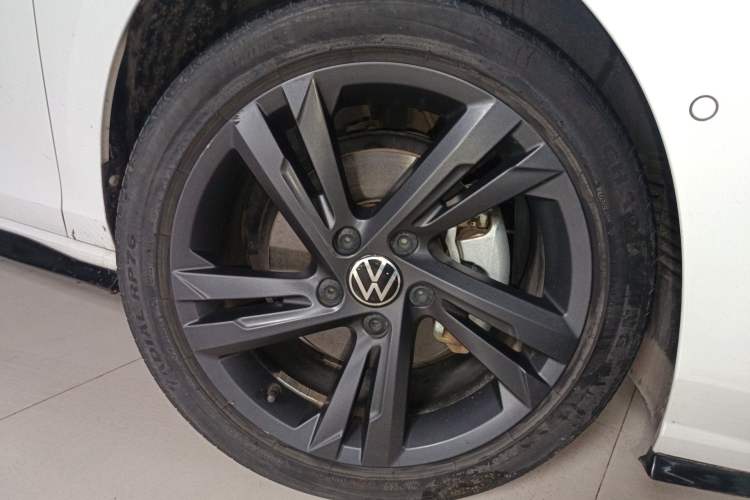 Used Volkswagen Golf 2021 280TSI DSG R-Line Right Front Wheel Hub