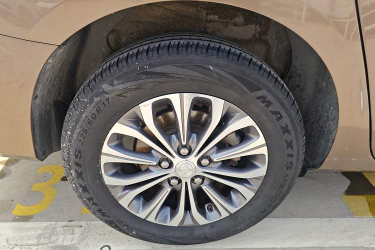 Used Buick GL8 2020 Land Cruiser Executive Class 652T Comfort Model
