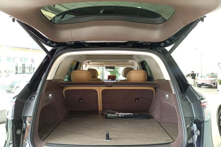 Used Hima AITO M8 2025 Extended-Range Max+ Version 53.4 kWh 5-Seater Edition Trunk