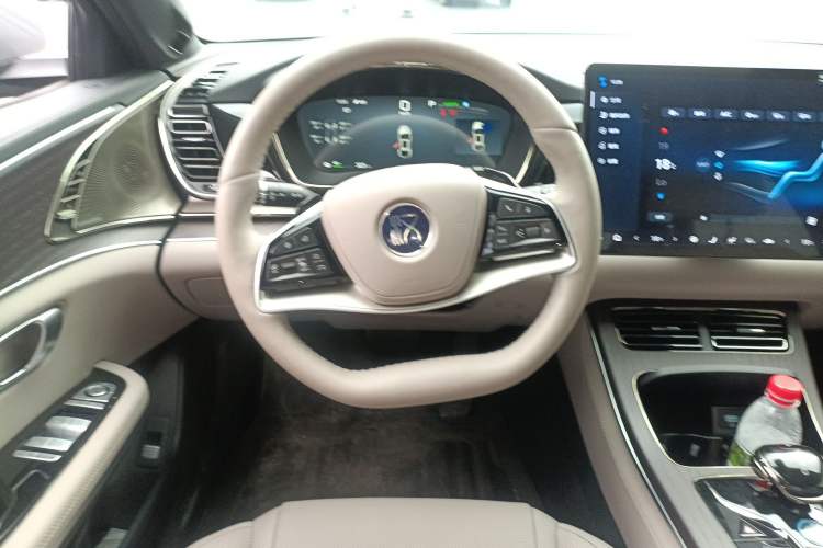 Used BYD Han 2025 EV with 701 km of Laser Radar-Enabled Intelligent Driving