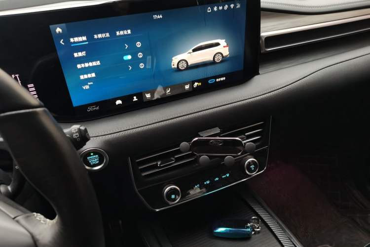 Used Ford Edge 2021 PLUS EcoBoost 245 Two-Wheel-Drive Titanium 7-Seater Audio And AC Panel