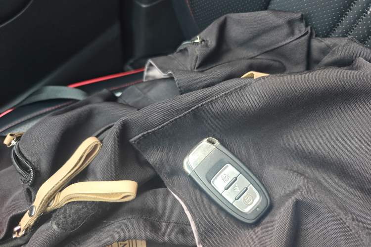 Used Peugeot 3008 2015 2.0L Automatic Classic Edition
