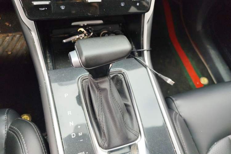 Used CHANGAN CS75 2019 280T DCT Million Edition China VI Standard Gear Lever