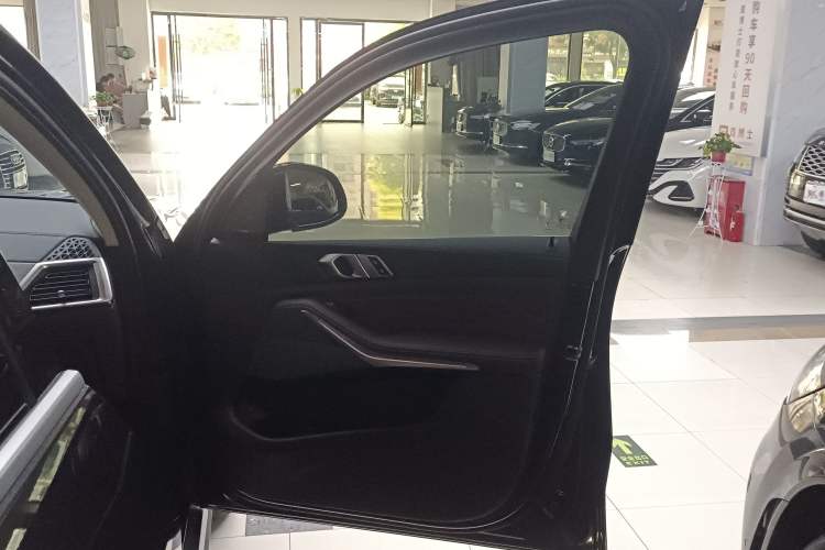 Used BMW X5 2023 xDrive 30Li M Sport Package
