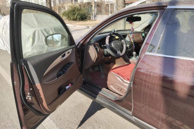 Used Infiniti QX50 2013 2.5L Two-Wheel-Drive Elegant Edition
