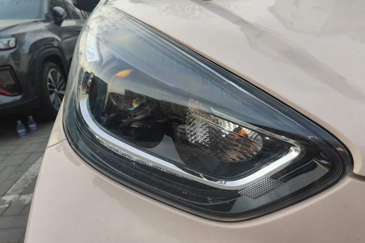 Used Chery QQ Little Ant 2022 Restyled Version Sweet Pink Edition Half-Sugar Version 30.6 kWh 30 kW 301 km Right Front Headlight