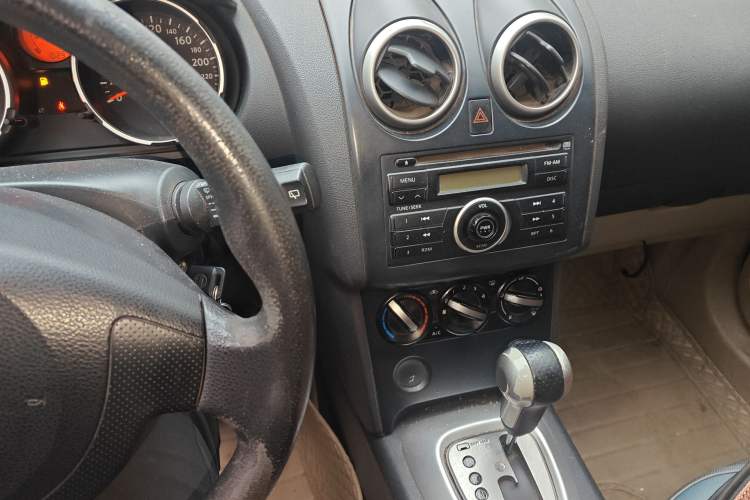 Used Nissan Qashqai 2008 20S Fire CVT 2WD Audio And AC Panel