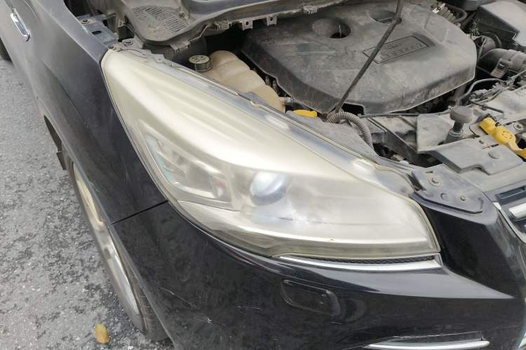 Used Ford Kuga 2013 2.0L GTDi Four-Wheel-Drive Sport Model Right Front Headlight