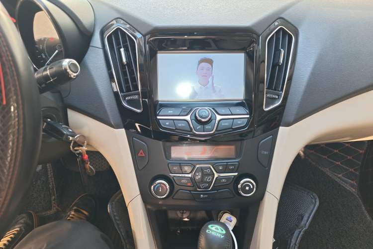 Used Chery Arrizo 7 2015 1.6L CVT ZhiShang Edition Audio And AC Panel