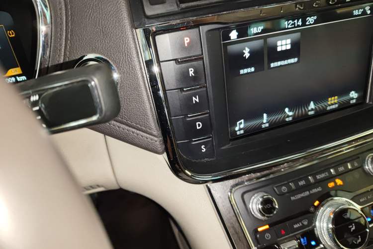 Used Lincoln Continental 2017 2.0T Two-Wheel Drive Prestige Edition Gear Lever