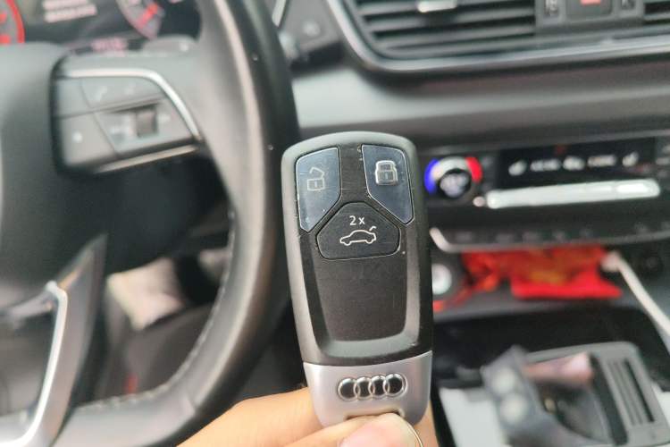 Used Audi Q5L Sportback 2021 40 TFSI Fashion Model Vehicle Key