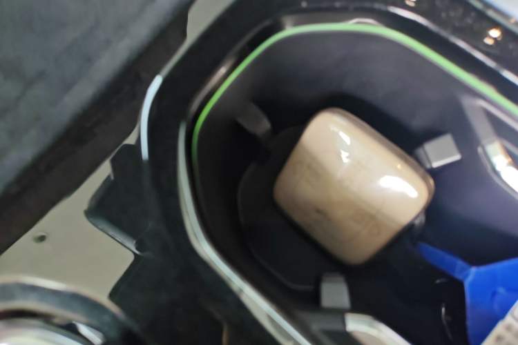 Used Zeekr 009 2024 7-Seater Walk-Through Version Four-Wheel Drive 108 kWh Vehicle Key