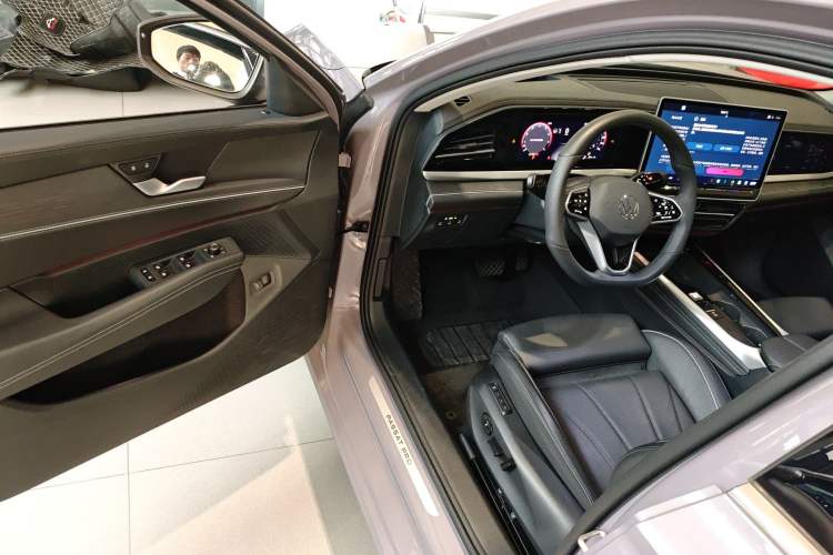 Used Volkswagen Passat 2025 Pro 380TSI Dragon Supreme Edition Driver Seat