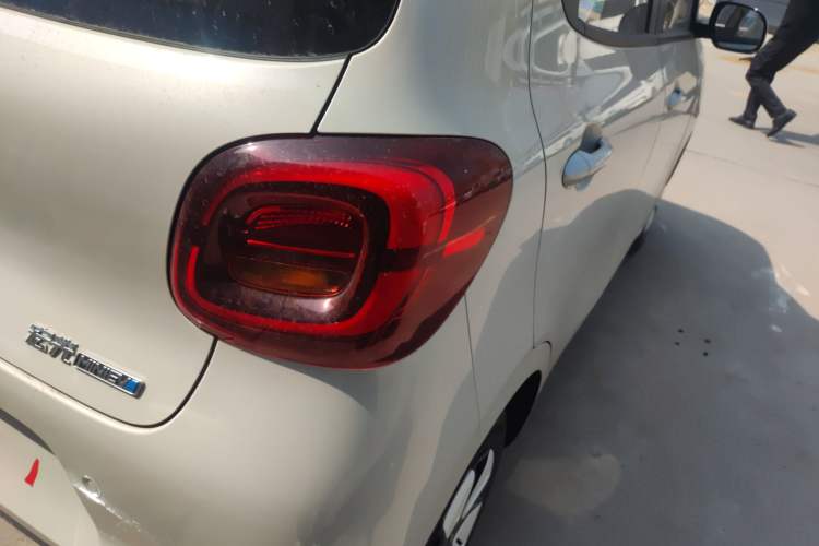 Used Wuling Hongguang MINIEV 2025 Four-Door Version Advanced Edition Right Rear Taillight