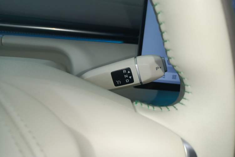 Used Deepal L07 2024 230Max Qiankun Intelligent Driving ADS SE Range-Extended Version Gear Lever