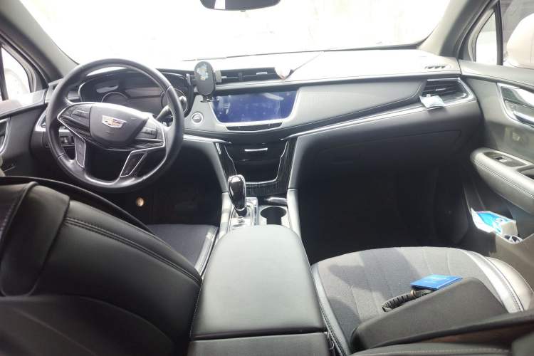 Used Cadillac XT5 2020 Revised Version 28T Luxury Edition Center Console