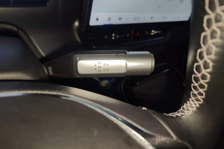 Used AION V 2023 Plus 70 Smart Tech Edition Lithium Iron Phosphate Gear Lever