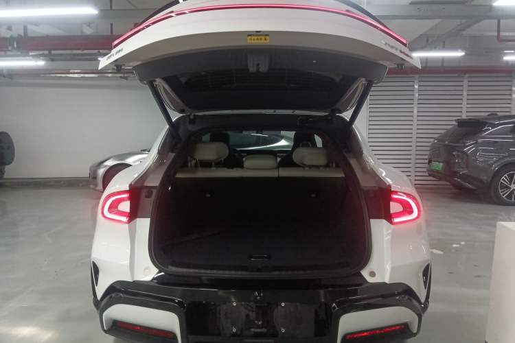 Used Xiaomi Auto YU7 2025 Ultra-Long Range High-Performance All-Wheel-Drive Max Edition Trunk