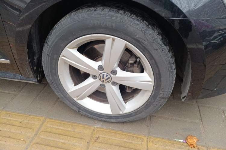 Used Volkswagen Passat 2013 1.8TSI DSG Prestige Edition Right Front Wheel Hub