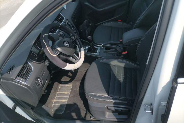 Used Skoda Octavia 2017 1.6L Manual Smart Drive Edition
