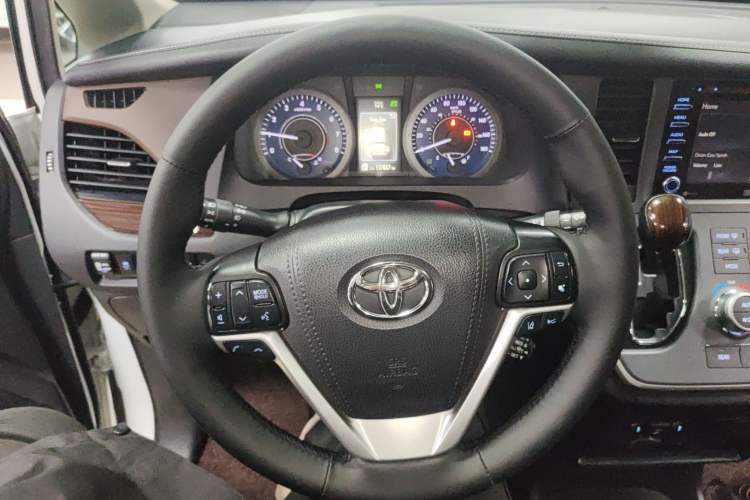 Used Toyota Sienna 2019 3.5L Four-Wheel Drive Limited 7-Seater Canadian Version