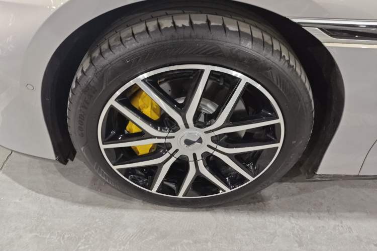 Used Denza Z9GT 2024 1100 Four-Wheel Drive Max Edition Left Front Wheel Hub