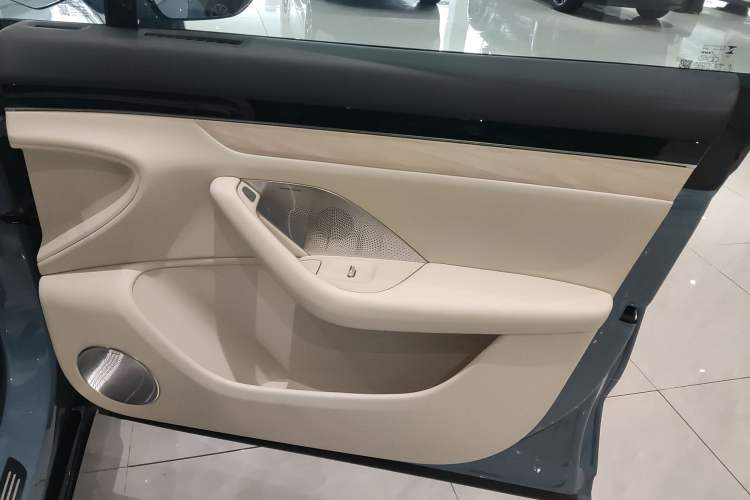 Used Hima Luxeed R7 2024 All-Electric 736 km Ultra