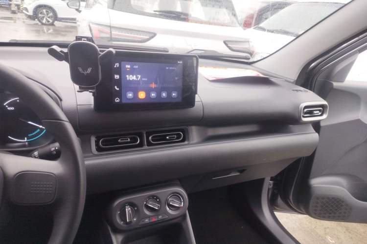 Used Wuling Hongguang New Energy 2024 All-Electric Model 300KM Standard Version